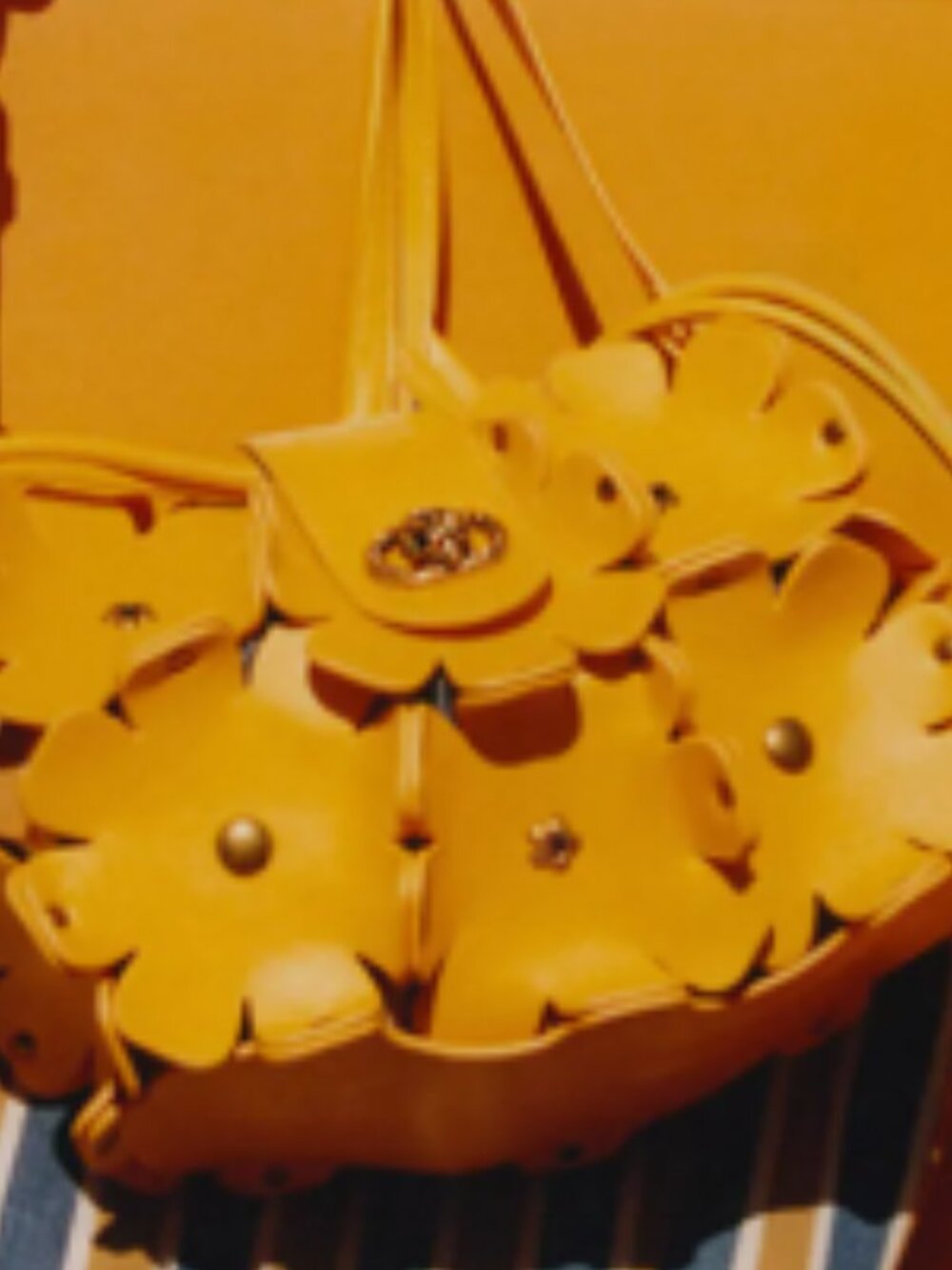 KURT GEIGER LONDON Chelsea Flowers Bag - Picture 15 of 16